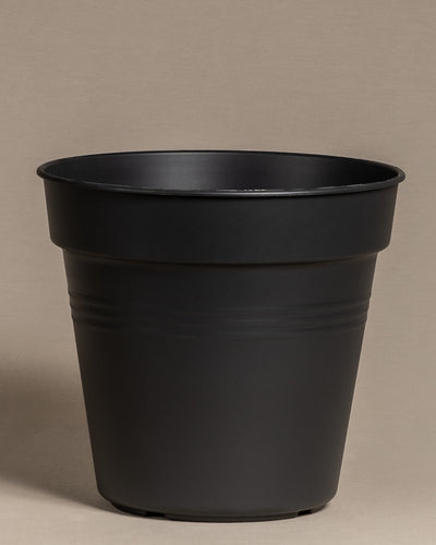 Ein schwarzer Innentopf der Marke elho mit 30cm Durchmesser.