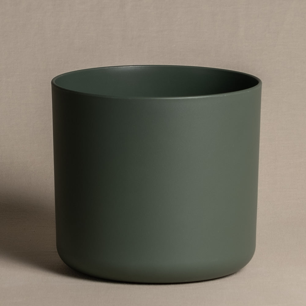 Grüner Übertopf mit 18cm Durchmesser.