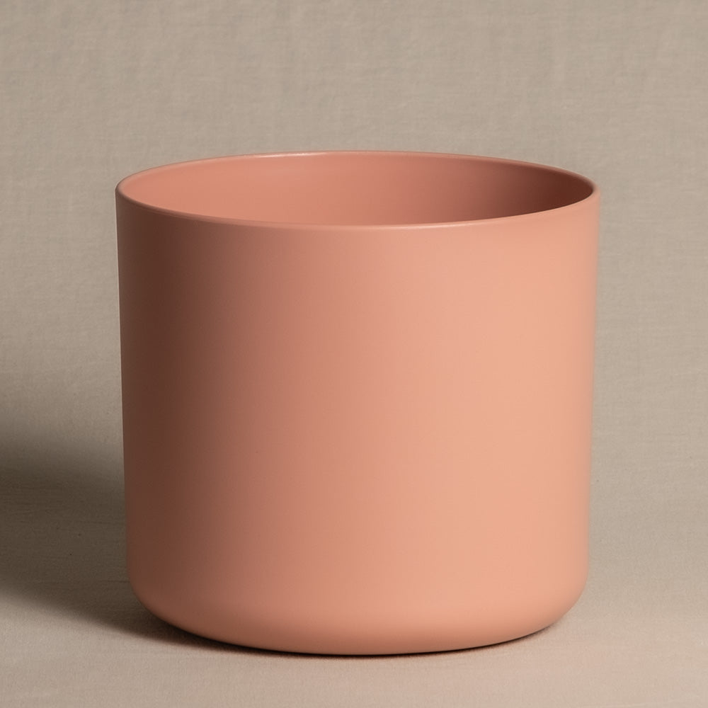 Pinker Übertopf mit 18cm Durchmesser.